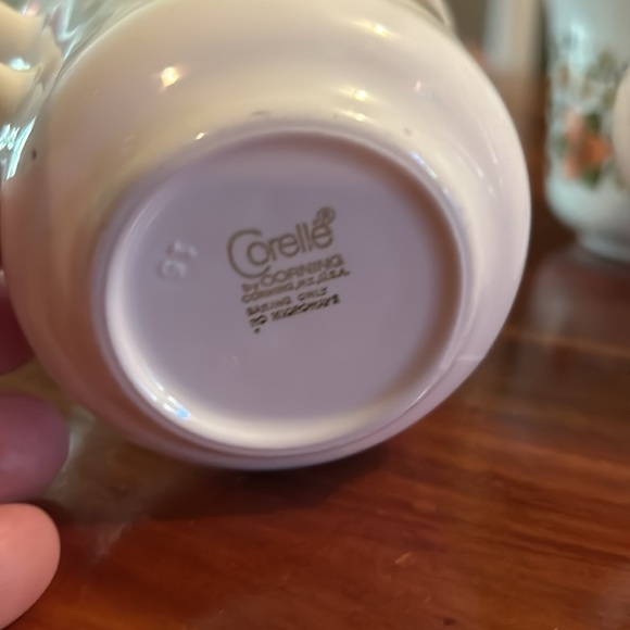 7- Vintage Corelle Coffee / Tea Cups - Picture 3 of 3